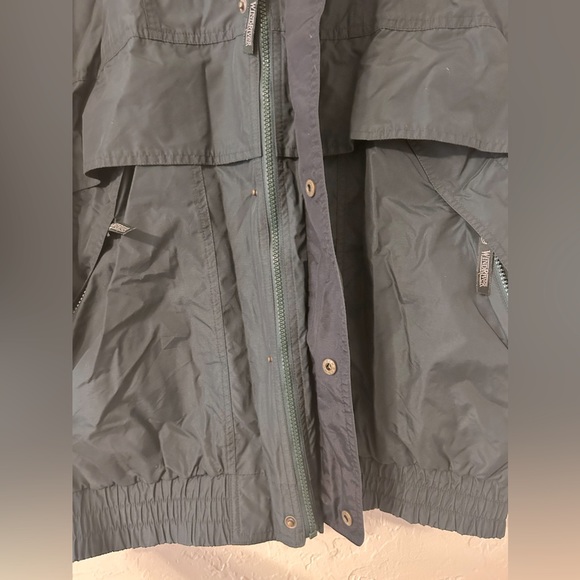 SOLD. Oversized winter jacket. Perfect for cold and rainy weather. - Picture 6 of 14